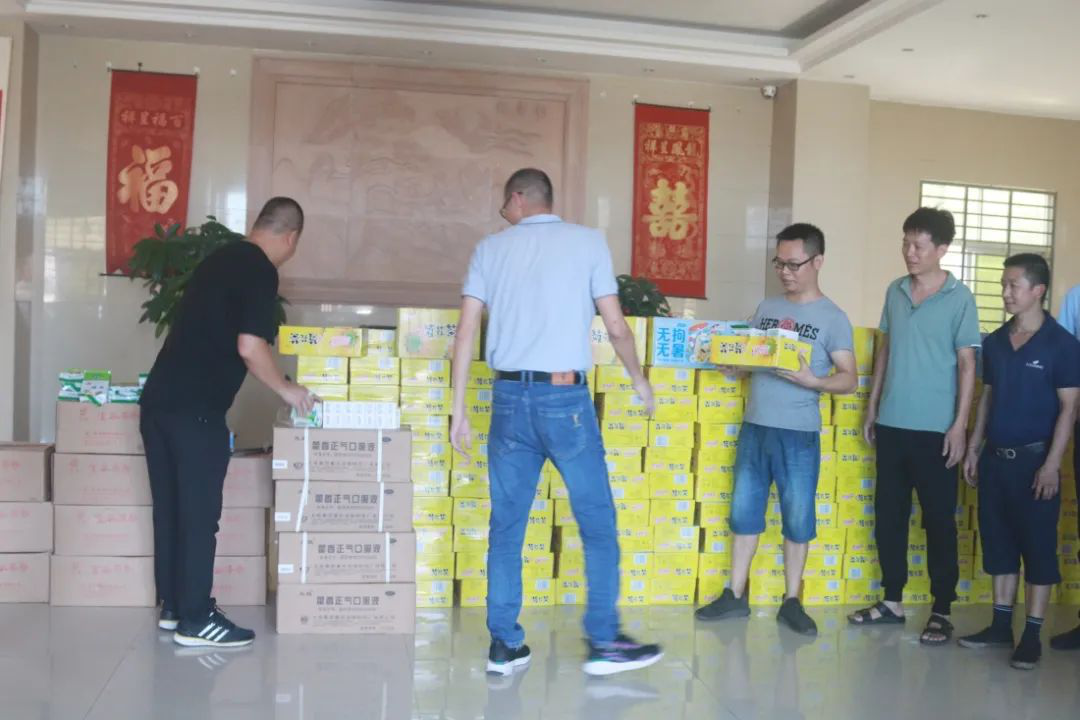 致敬烈日下的堅(jiān)守，高溫慰問(wèn)送清涼